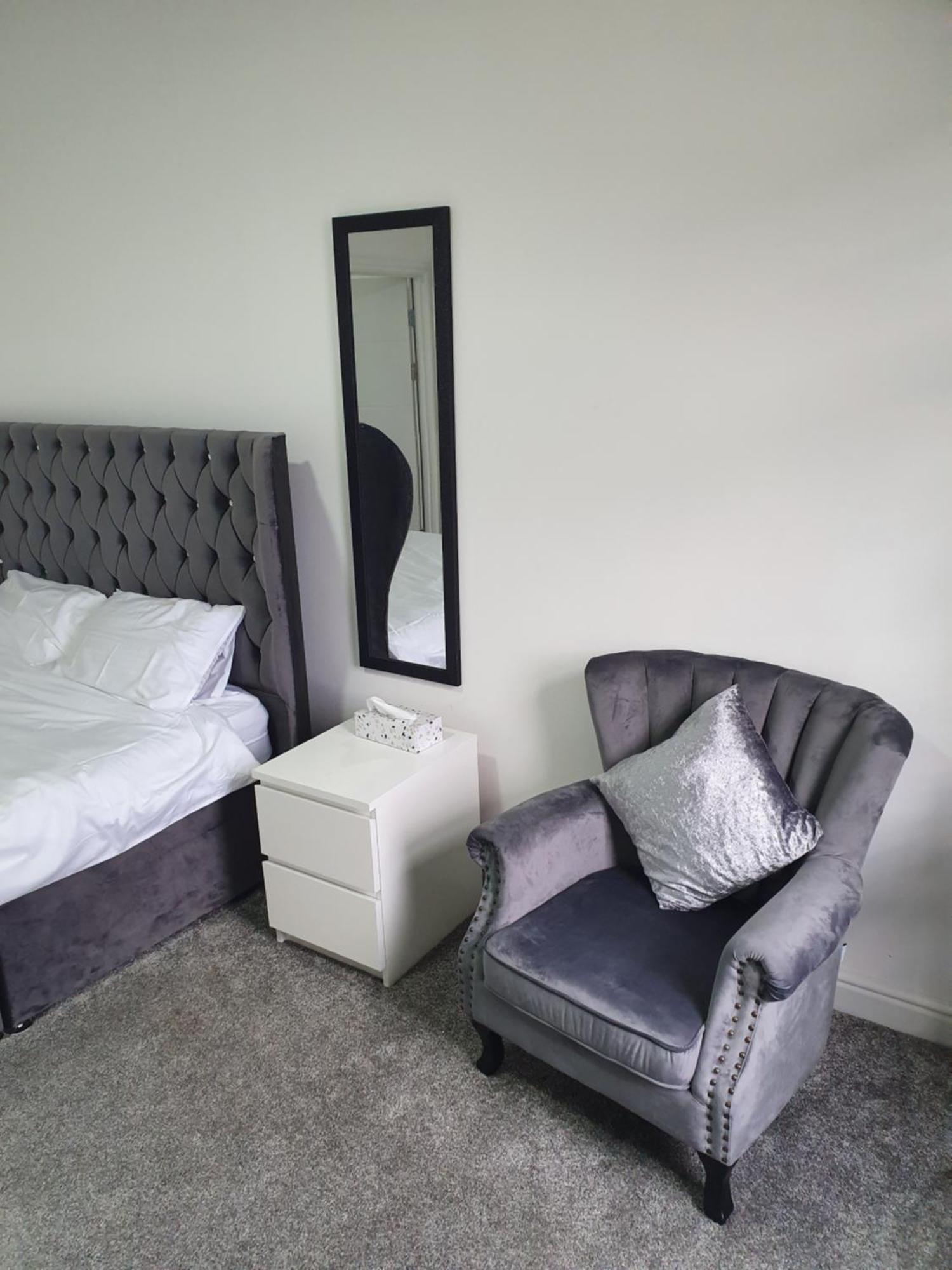 Beautiful Rooms Shaw St And Pine St Bury  Bilik gambar